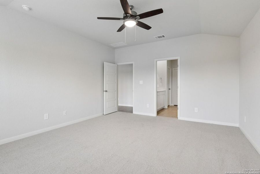 Spacious, unfurnished interior of a new home in Fox Falls, Boerne (Image 27).