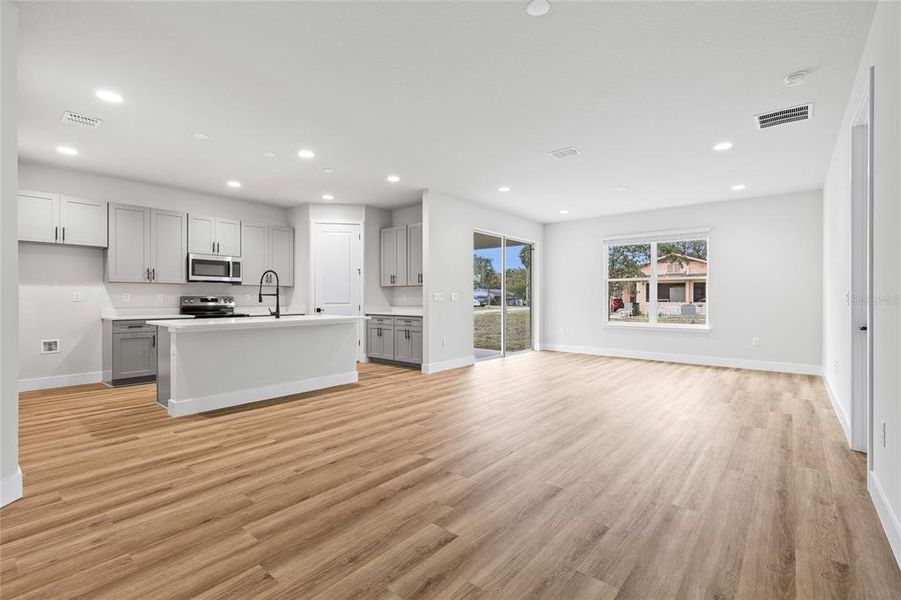 Spacious, unfurnished interior of a new home in , Debary (Image 20).