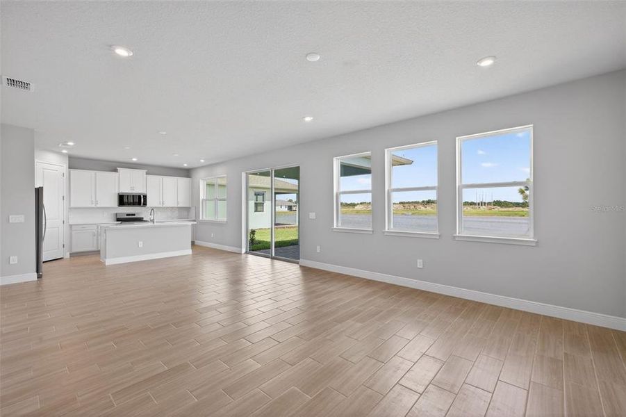 Spacious, unfurnished interior of a new home in Crosswind Ranch, Parrish (Image 23).