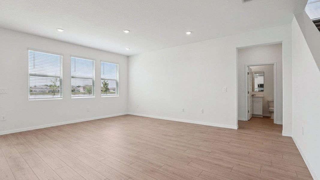Spacious, unfurnished interior of a new home in Summerlin at Hawthorne Ranch, Lakeland (Image 19).