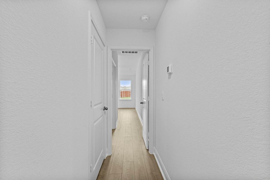 Spacious, unfurnished interior of a new home in Riverview, Georgetown (Image 13).
