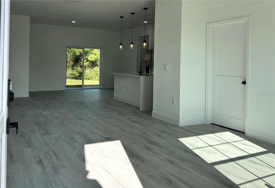 Spacious, unfurnished interior of a new home in , Ocala (Image 13).