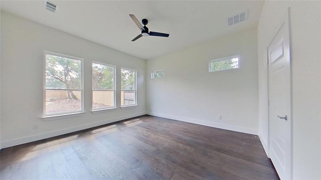 Unfurnished room featuring dark wood finished floors and a ceiling fan