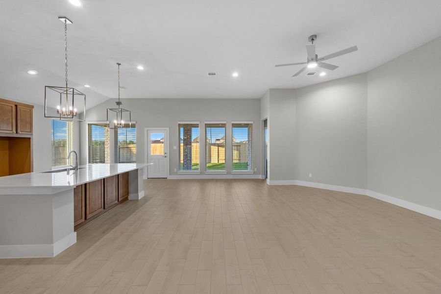 Spacious, unfurnished interior of a new home in Briarwood Crossing, Rosenberg (Image 16).