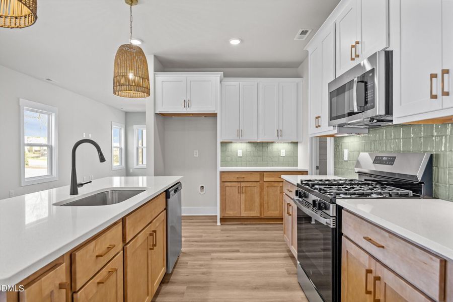 013_AP2-0308 Kitchen_6 - Medium