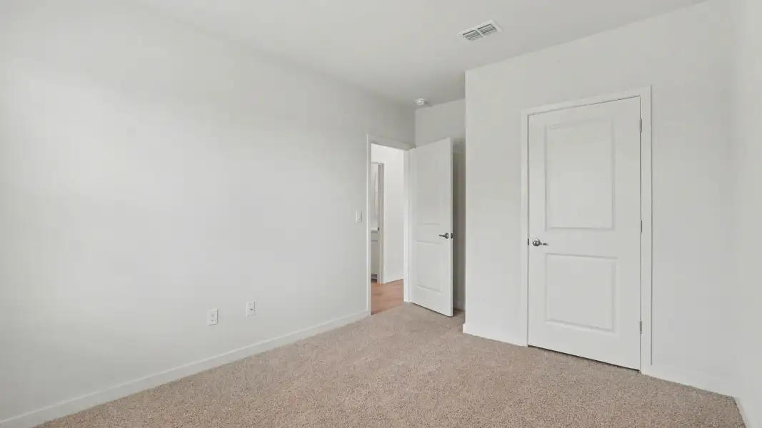 Spacious, unfurnished interior of a new home in Venetian Grove, Vero Beach (Image 16).