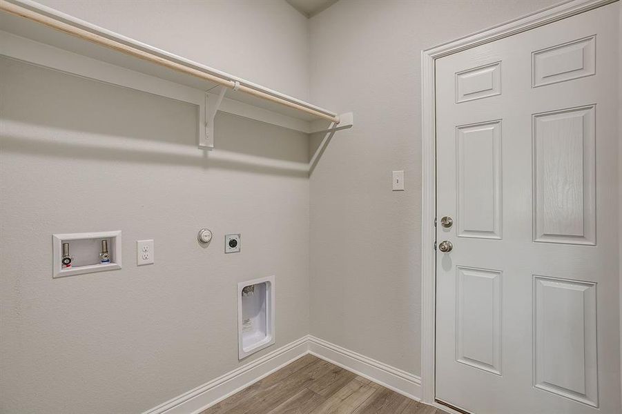 Spacious, unfurnished interior of a new home in Knight's Landing on Eden Road, Arlington (Image 27).