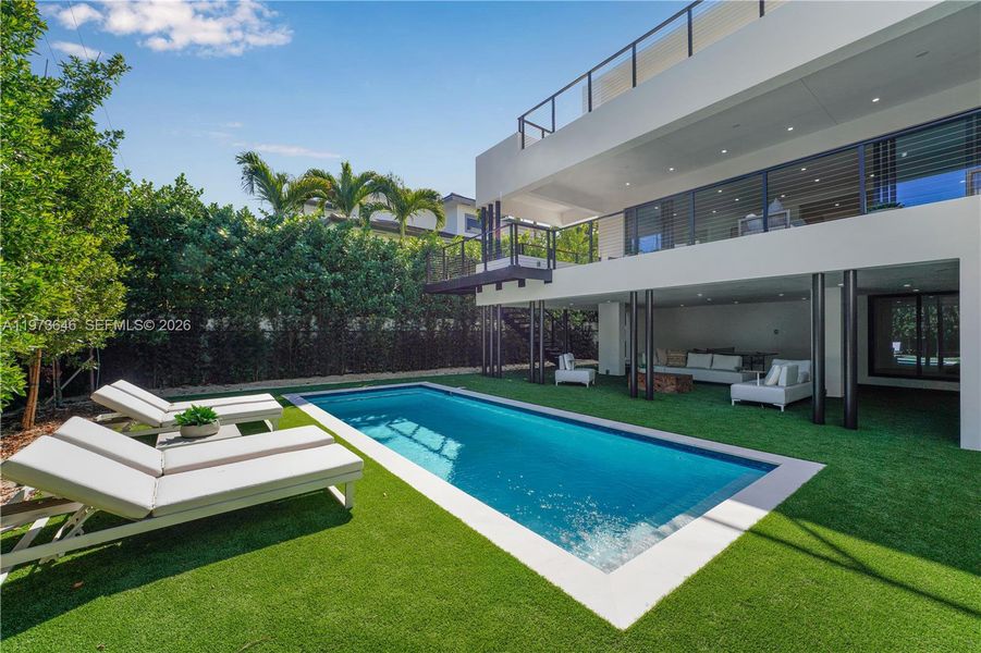Exterior details and patio area of a home in , Key Biscayne (Image 4).