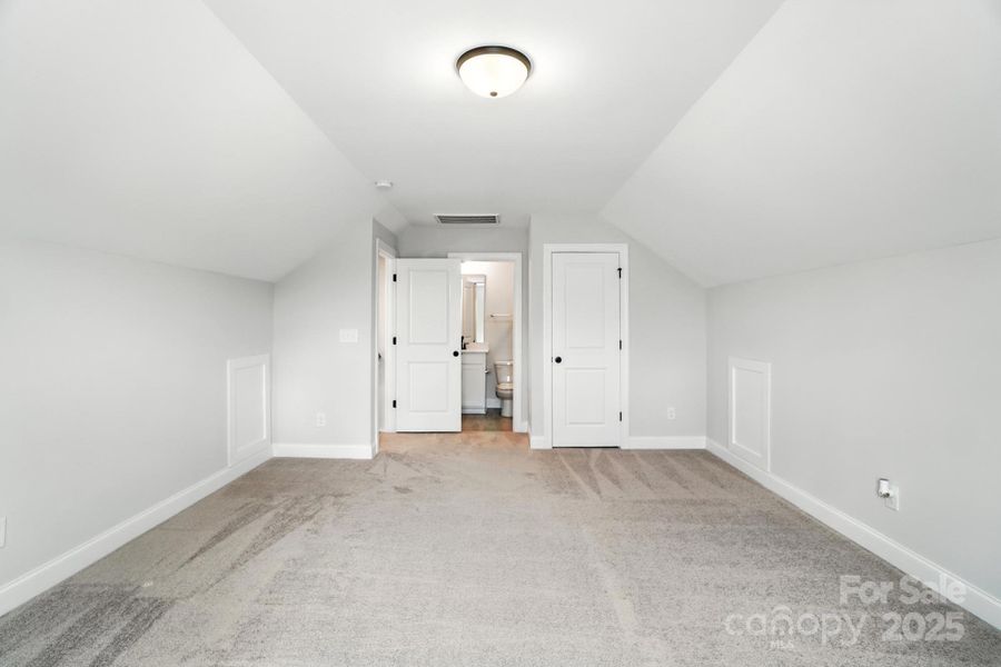 Spacious, unfurnished interior of a new home in Summerlin, Mooresville (Image 17).