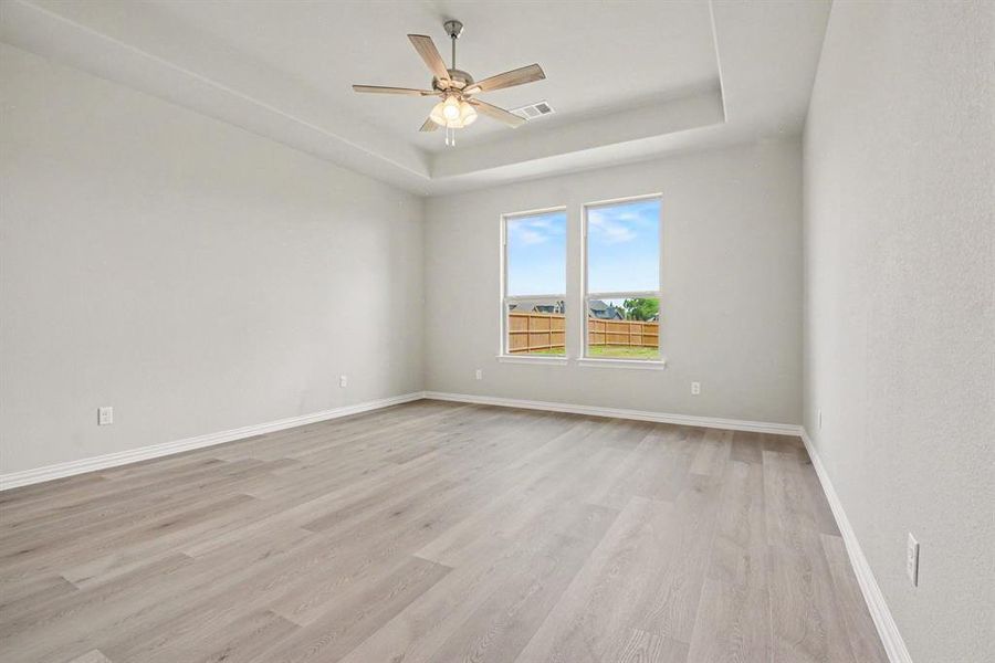 Spacious, unfurnished interior of a new home in Ten Mile Creek Estates, DeSoto (Image 27).