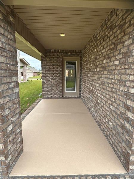 Exterior details and patio area of a home in Ridgeway Landing, Crestview (Image 13).