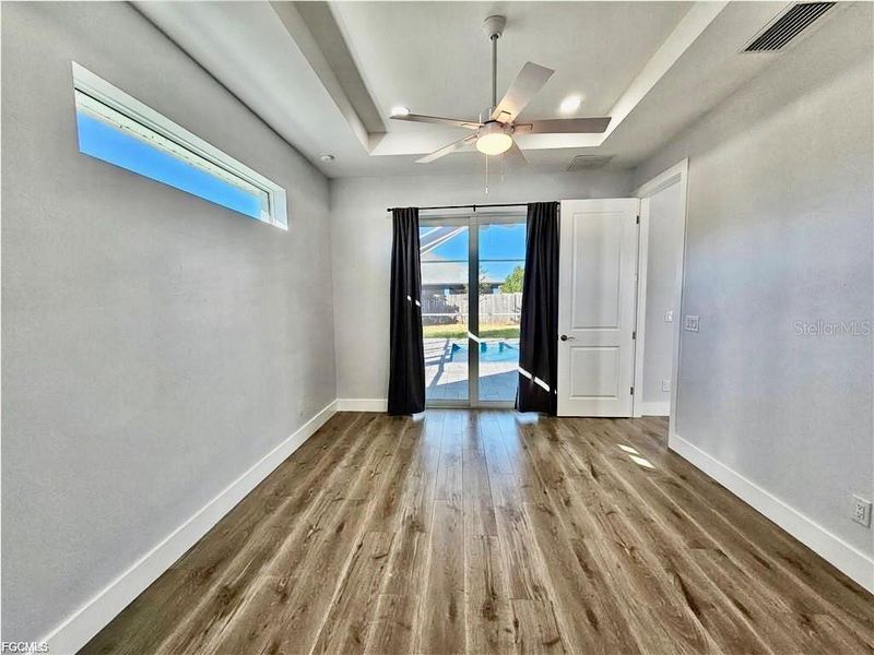 Spacious, unfurnished interior of a new home in , Cape Coral (Image 19).