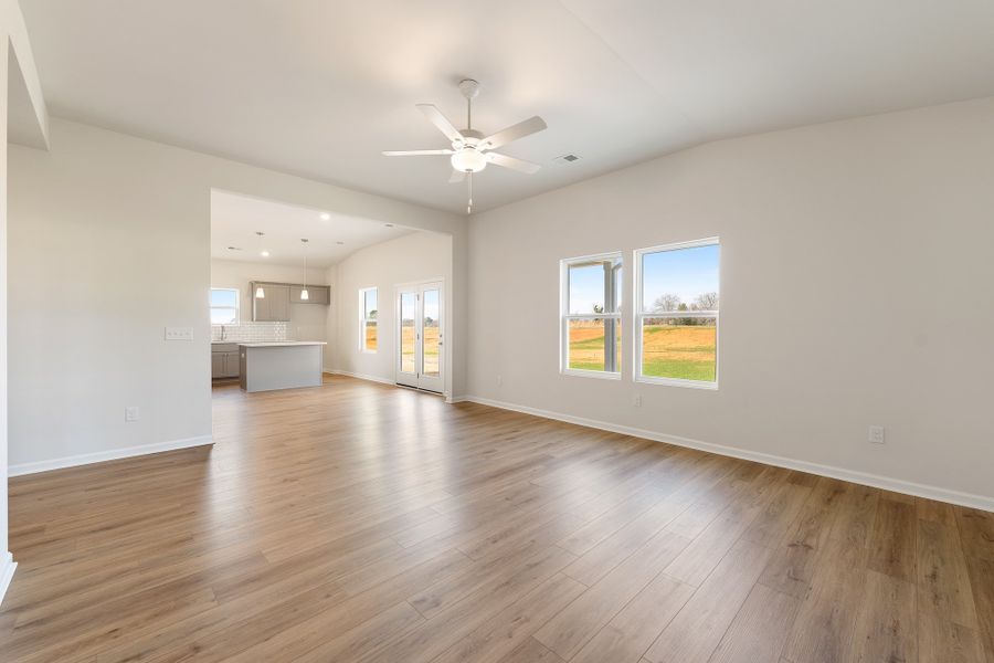 Spacious, unfurnished interior of a new home in Dove Hollow, Chesnee (Image 15).