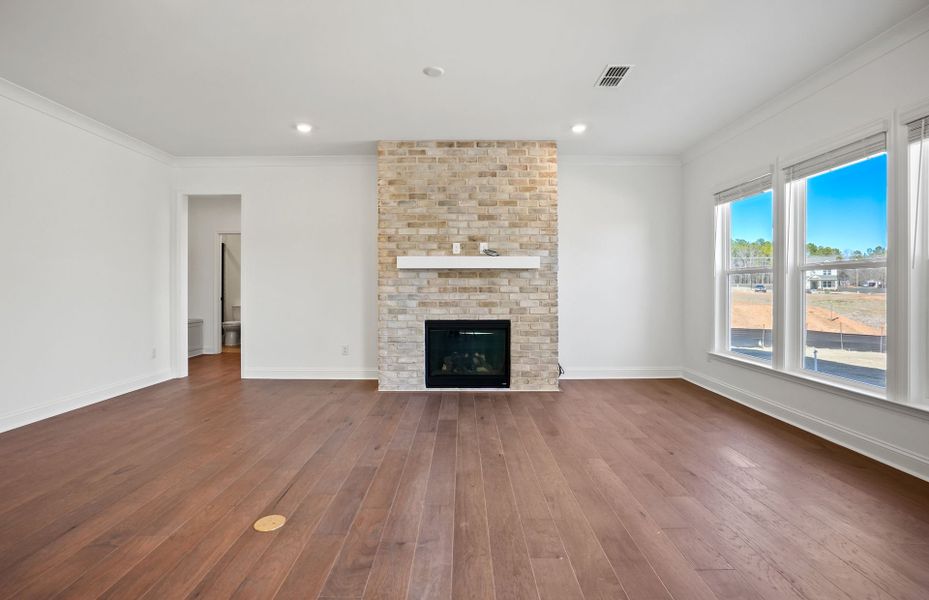Spacious, unfurnished interior of a new home in Kinsdale, Lancaster (Image 35).