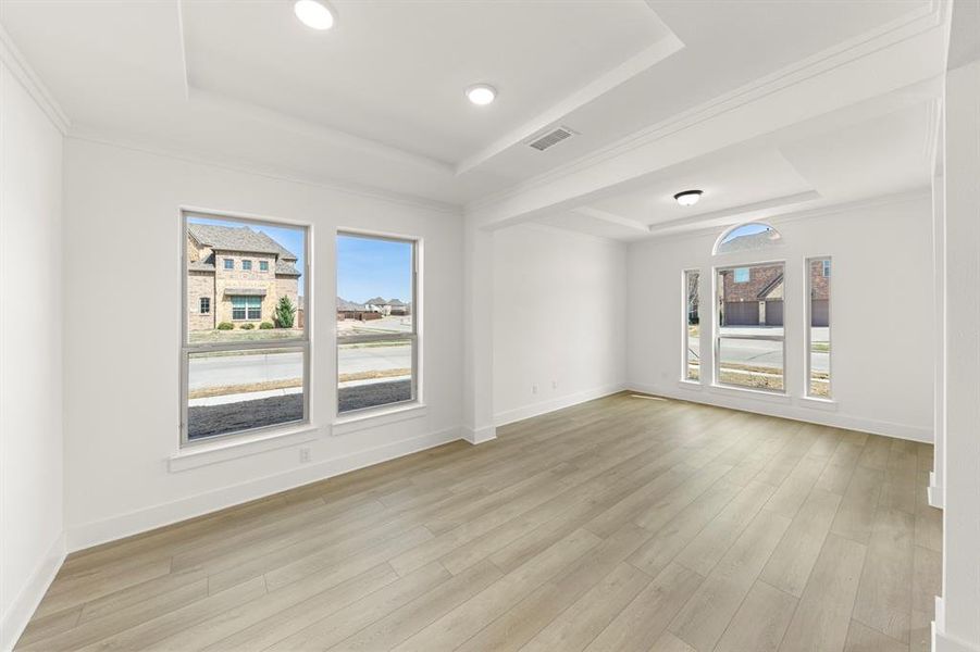 06. 1028 Little Gull - Dining