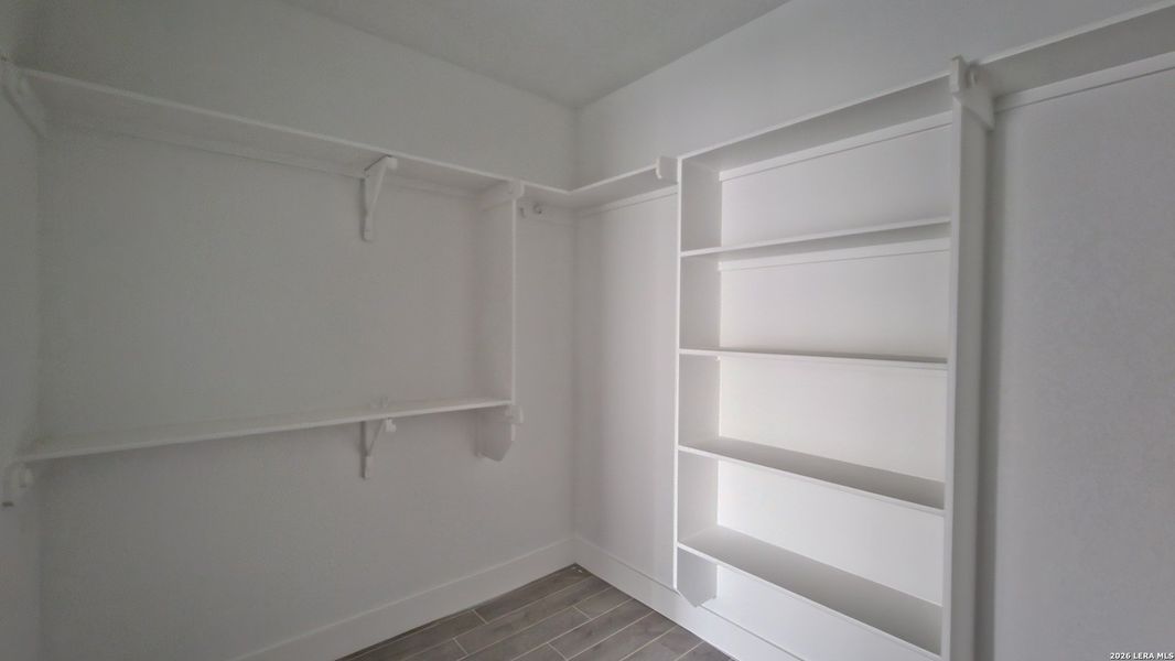 Spacious, unfurnished interior of a new home in , Atascosa (Image 11).