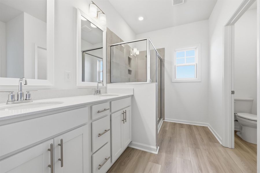 Furnished interior view inside a new home in Edgefield, Loris (Image 11).