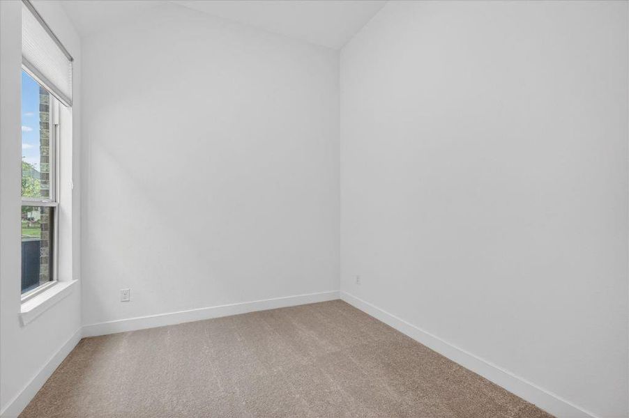 Spacious, unfurnished interior of a new home in Saddle Star Estates, Rockwall (Image 25).