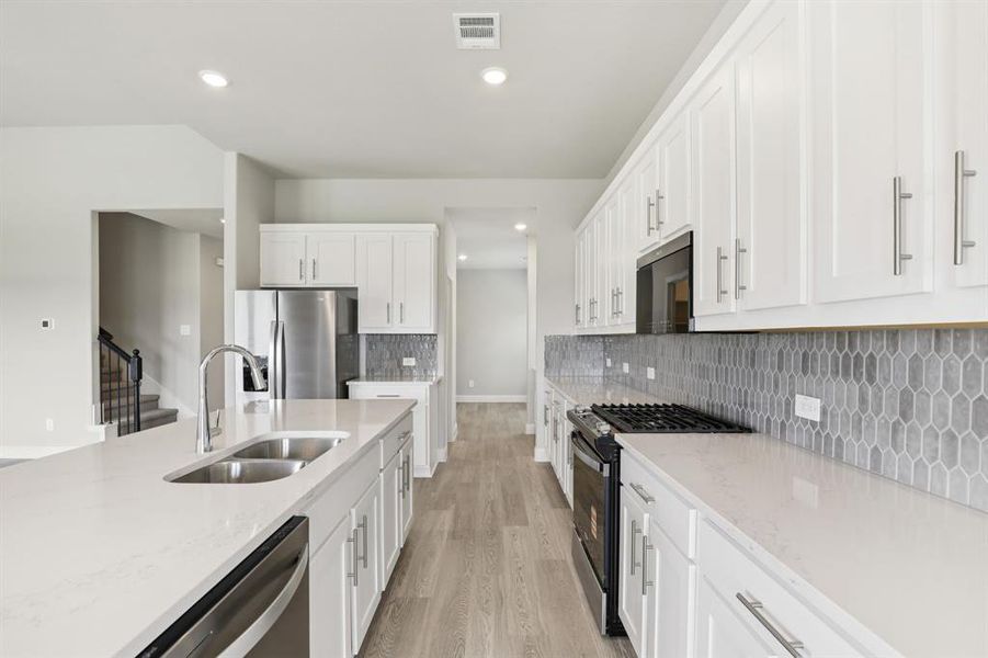 Photo is not of the actual home, but is an inspirational photo of builder’s model home and may depict options, furnishings, and/or decorator features that are not included. Photo is not of the actual home, but is an inspirational photo of builder’s model home and may depict options, furnishings, and/or decorator features that are not included.