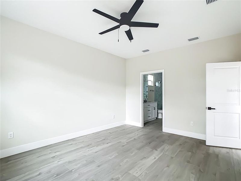Spacious, unfurnished interior of a new home in , Ocala (Image 25).