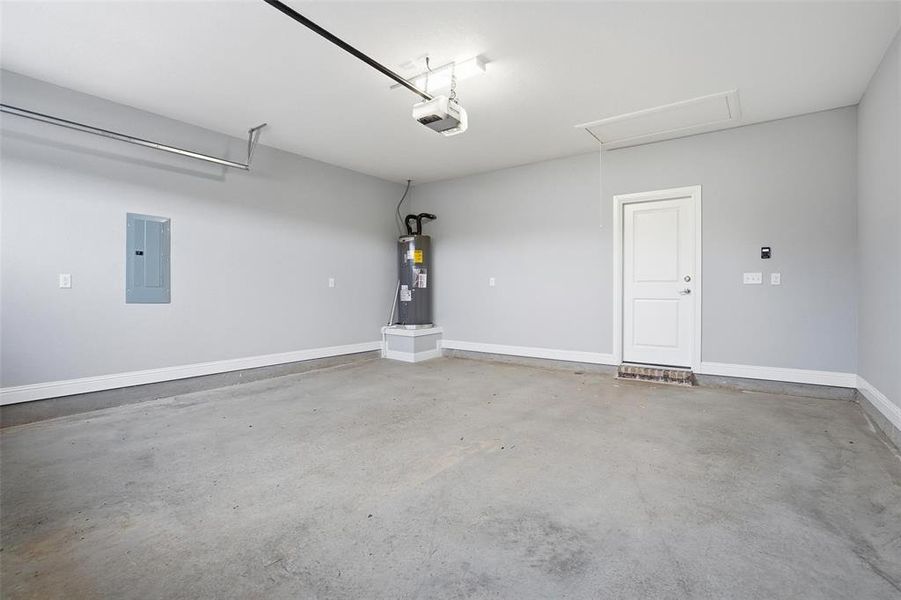 Spacious, unfurnished interior of a new home in , Granbury (Image 32).