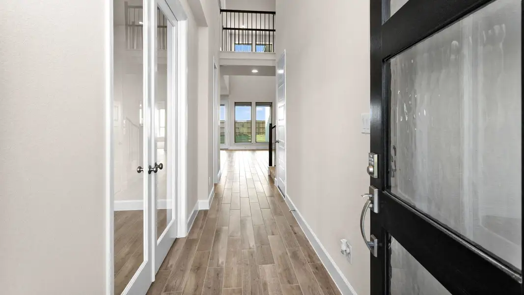 Spacious, unfurnished interior of a new home in Lakes of Cane Island, Katy (Image 10). Spacious, unfurnished interior of a new home in Lakes of Cane Island, Katy (Image 10).