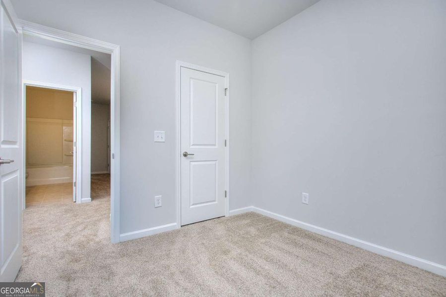 Spacious, unfurnished interior of a new home in Chimney Oaks Townhomes, Homer (Image 27).
