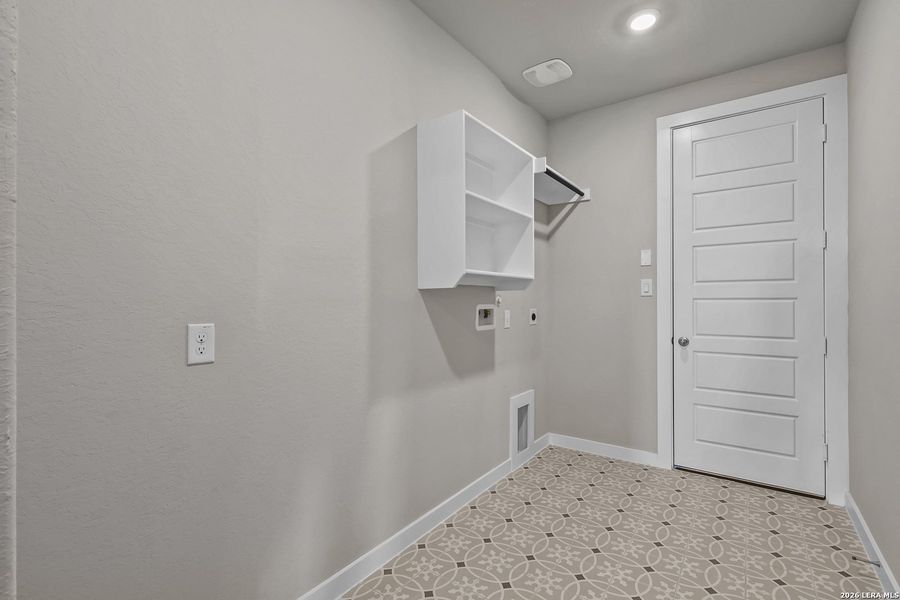 Spacious, unfurnished interior of a new home in Nopal Valley, San Antonio (Image 35). Spacious, unfurnished interior of a new home in Nopal Valley, San Antonio (Image 35).