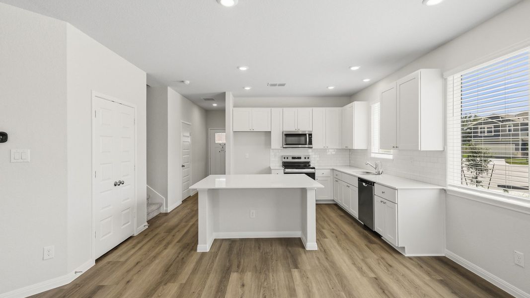 Dining to kitchen