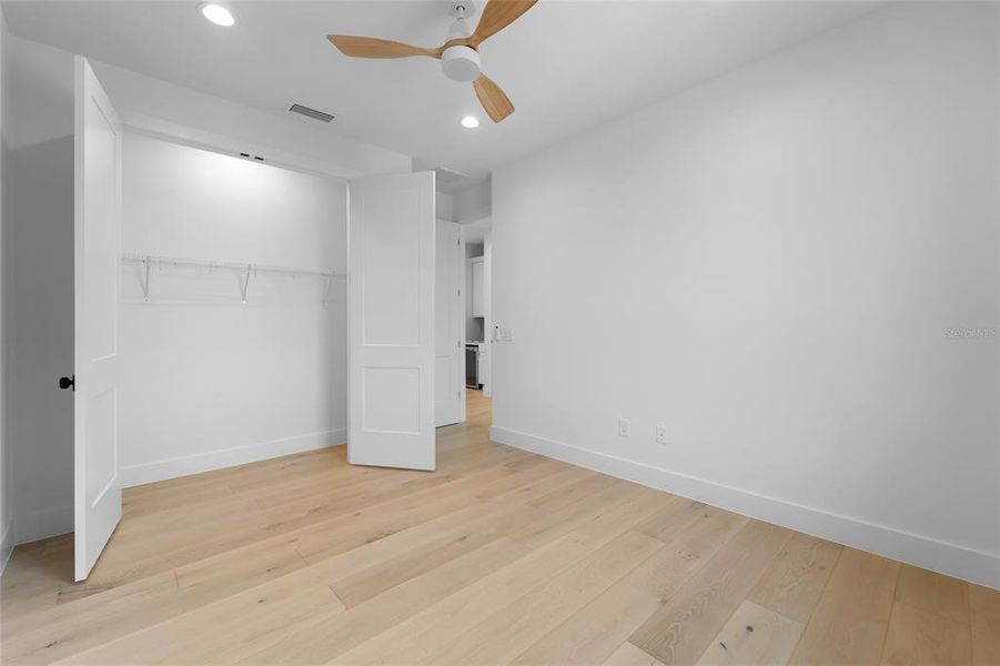 Spacious, unfurnished interior of a new home in , Tampa (Image 29).