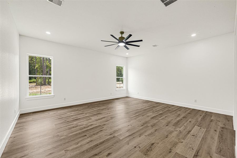 Spacious, unfurnished interior of a new home in , Conroe (Image 14).