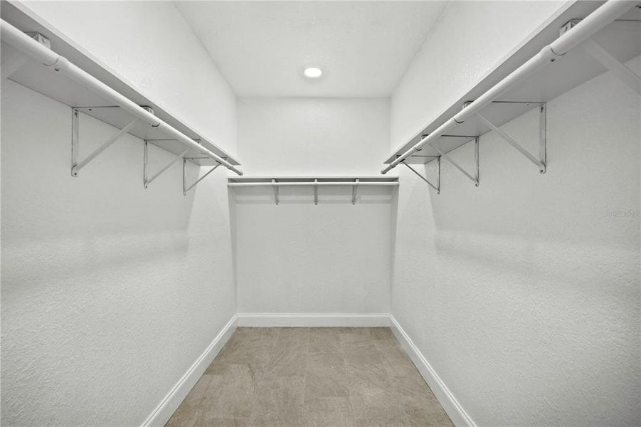 Spacious, unfurnished interior of a new home in , Dunnellon (Image 30).