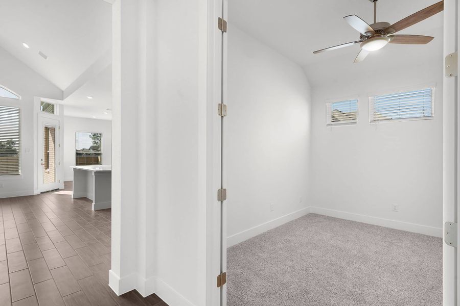 Spacious, unfurnished interior of a new home in Highland Village, Georgetown (Image 13).