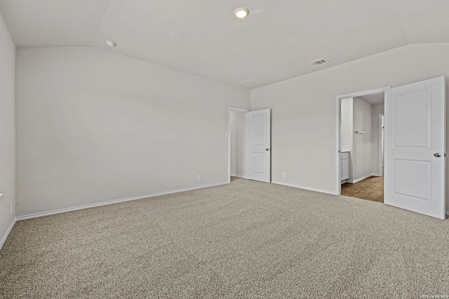 Spacious, unfurnished interior of a new home in Redbird Ranch, San Antonio (Image 10). Spacious, unfurnished interior of a new home in Redbird Ranch, San Antonio (Image 10).
