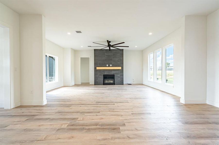 Spacious, unfurnished interior of a new home in , Granbury (Image 29). Spacious, unfurnished interior of a new home in , Granbury (Image 29).