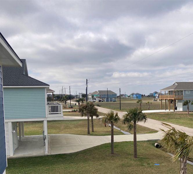 Exterior details and patio area of a home in , Galveston (Image 20).