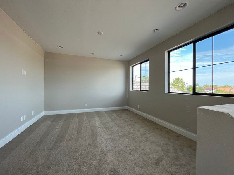 Spacious, unfurnished interior of a new home in 33 North, Gilbert (Image 8).