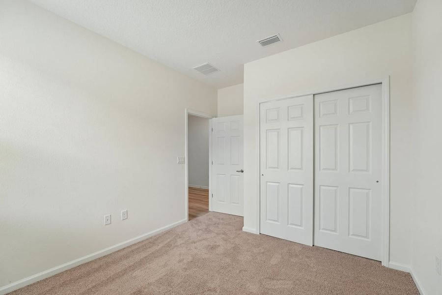 Spacious, unfurnished interior of a new home in Hawkes Meadow, Jacksonville (Image 14).