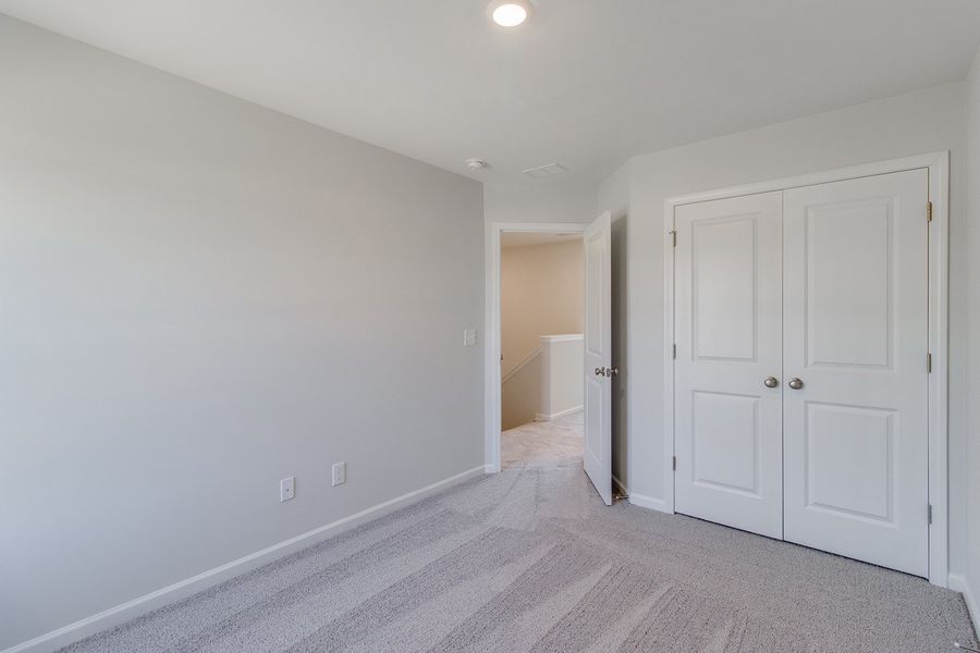 Spacious, unfurnished interior of a new home in Astoria, Columbia (Image 26).