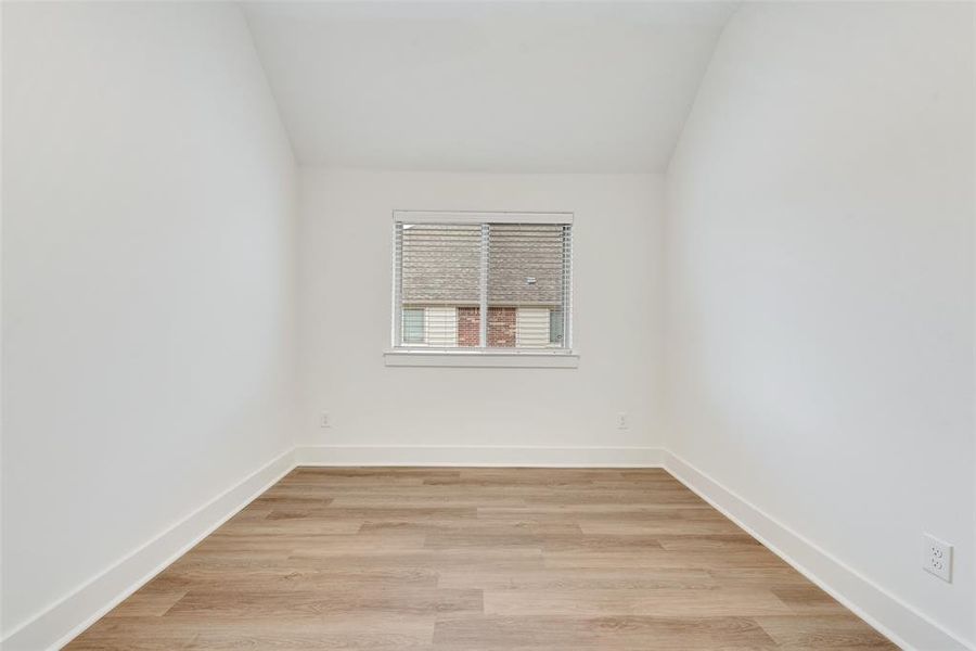 Spacious, unfurnished interior of a new home in , Sherman (Image 19).