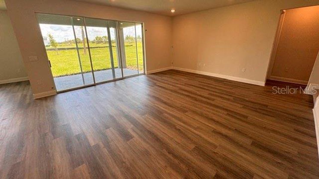 Spacious, unfurnished interior of a new home in Star Farms at Lakewood Ranch, Bradenton (Image 7).