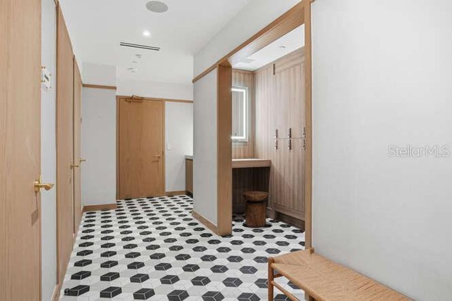 Spacious, unfurnished interior of a new home in , Tampa (Image 15).