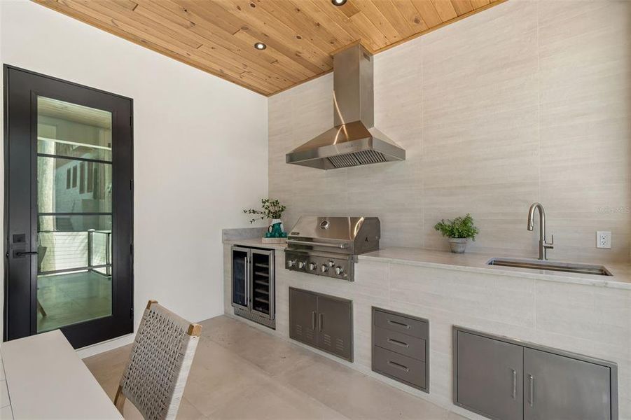 Exterior details and patio area of a home in , Tampa (Image 4).