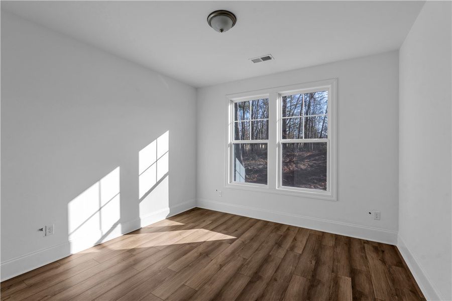 Spacious, unfurnished interior of a new home in Cross Creek Golf Club, Seneca (Image 21).