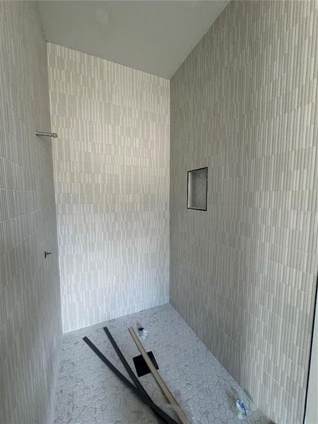 Spacious, unfurnished interior of a new home in , Tampa (Image 33).