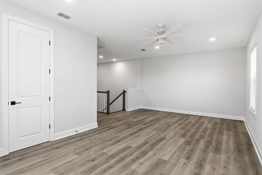 Spacious, unfurnished interior of a new home in Beachview Cove, Ormond Beach (Image 52).