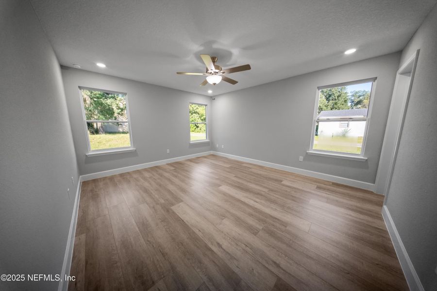 Spacious, unfurnished interior of a new home in , Jacksonville (Image 13).