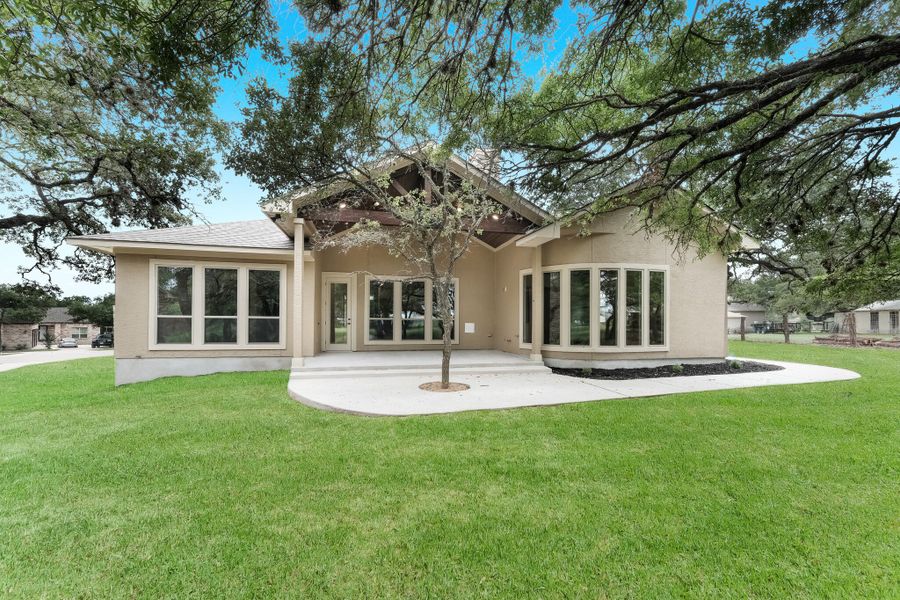 Representative exterior details of a home built from the The Ridgeline by Whitestone Custom Homes in Johnson Ranch, Bulverde (Image 25). Representative exterior details of a home built from the The Ridgeline by Whitestone Custom Homes in Johnson Ranch, Bulverde (Image 25).