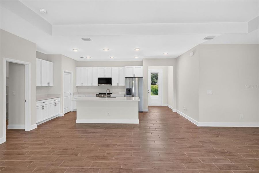 Spacious, unfurnished interior of a new home in , Port Charlotte (Image 18).