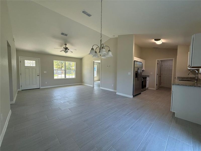 Spacious, unfurnished interior of a new home in , Ocala (Image 7).